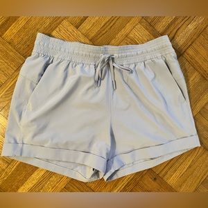 Lululemon-Spring Break A Way-Cuffed Short-Light Blue/Gray- Size 8